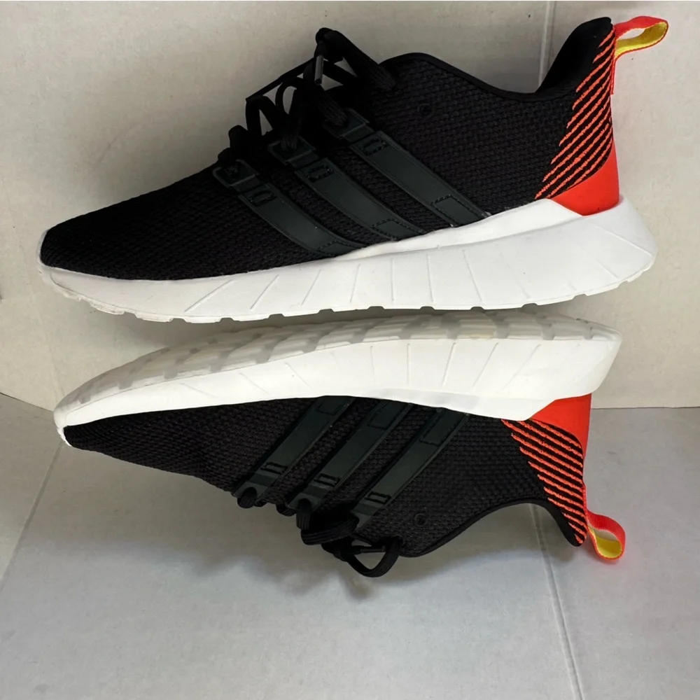 Adidas Questar Flow shoes, for men size 9 1/2